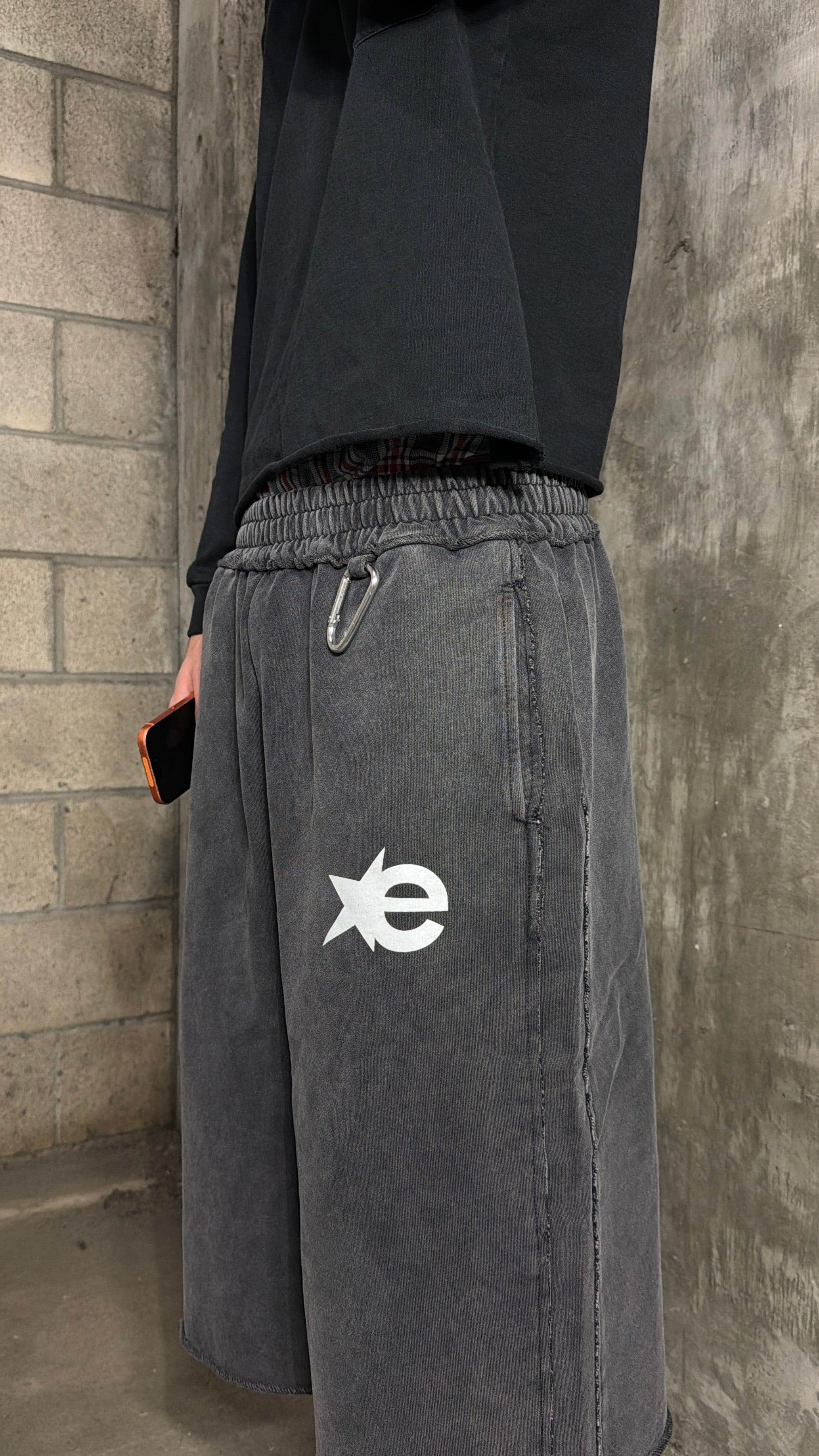 Black washed 3/4th shorts